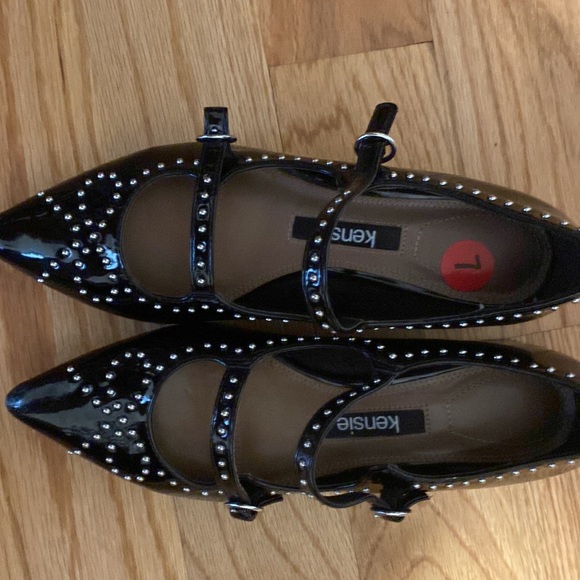 Kenzie flats. pointy toe - Picture 2 of 5
